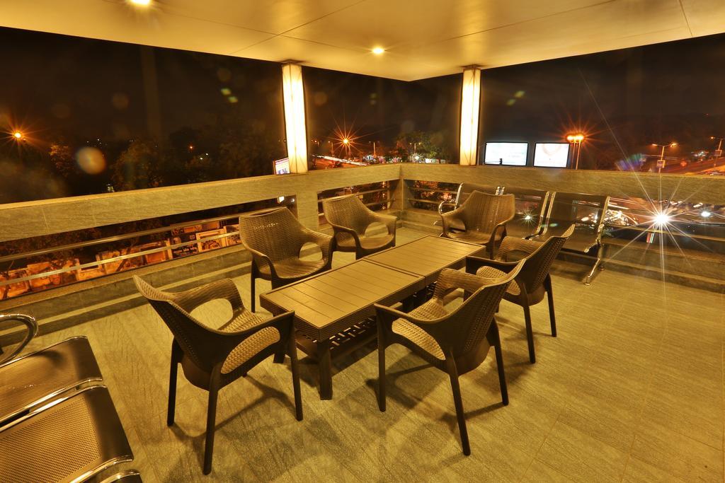 אחמדאבאד Hotel Kabir מראה חיצוני תמונה