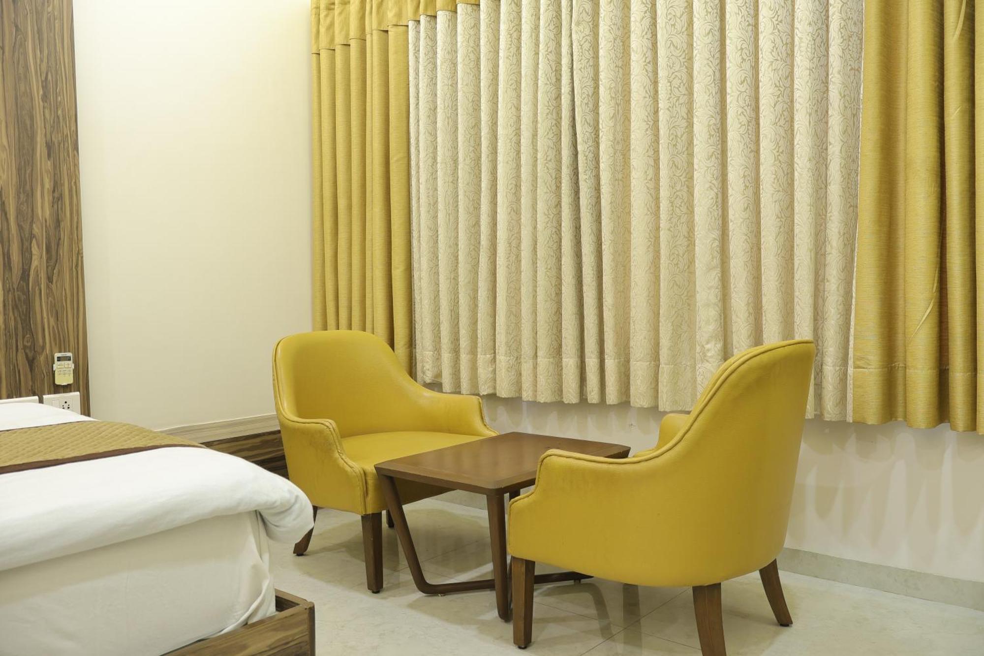 אחמדאבאד Hotel Kabir מראה חיצוני תמונה