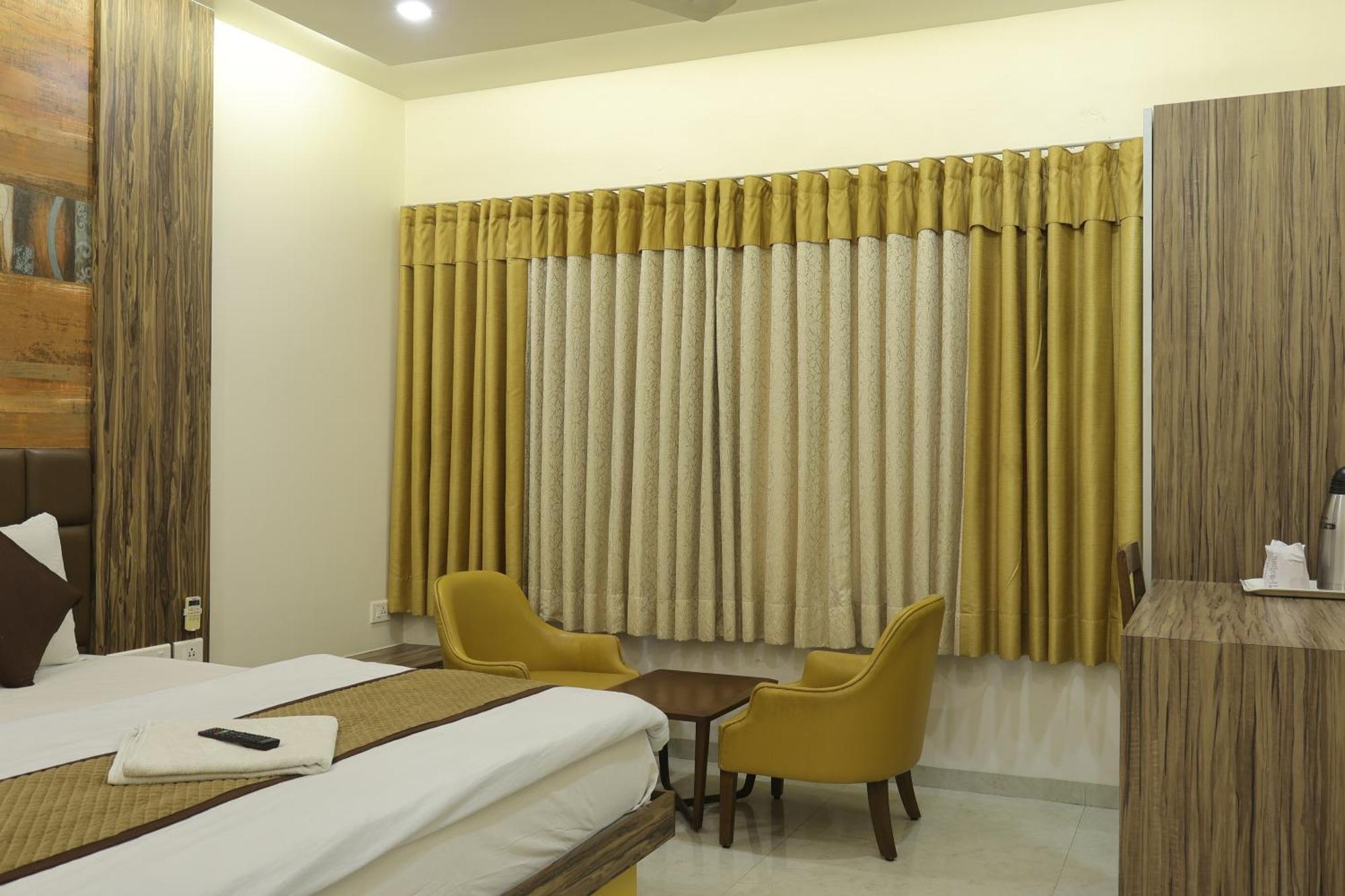 אחמדאבאד Hotel Kabir מראה חיצוני תמונה