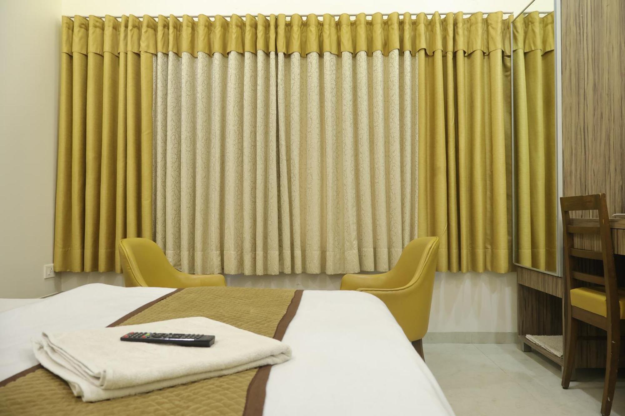 אחמדאבאד Hotel Kabir מראה חיצוני תמונה