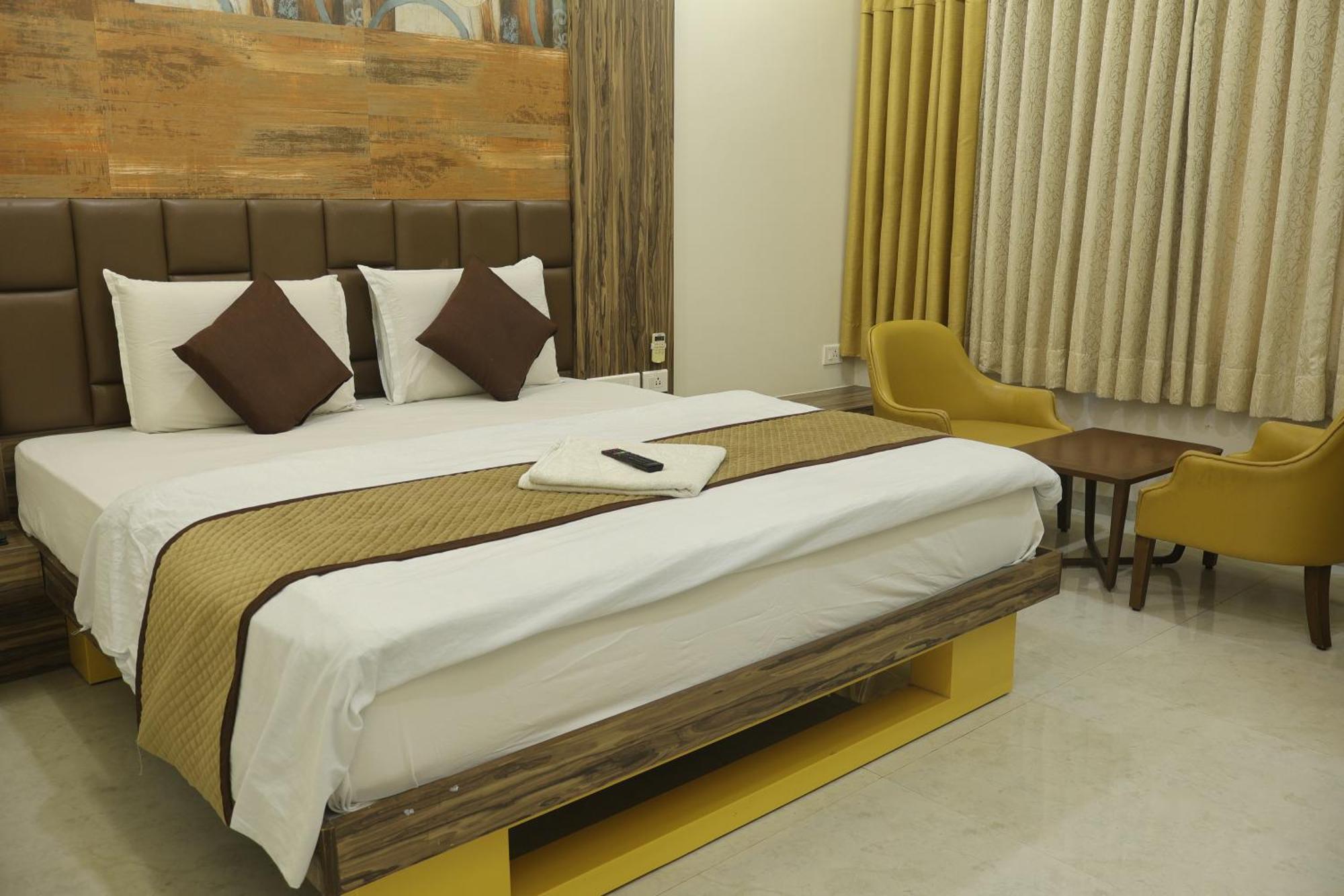 אחמדאבאד Hotel Kabir מראה חיצוני תמונה