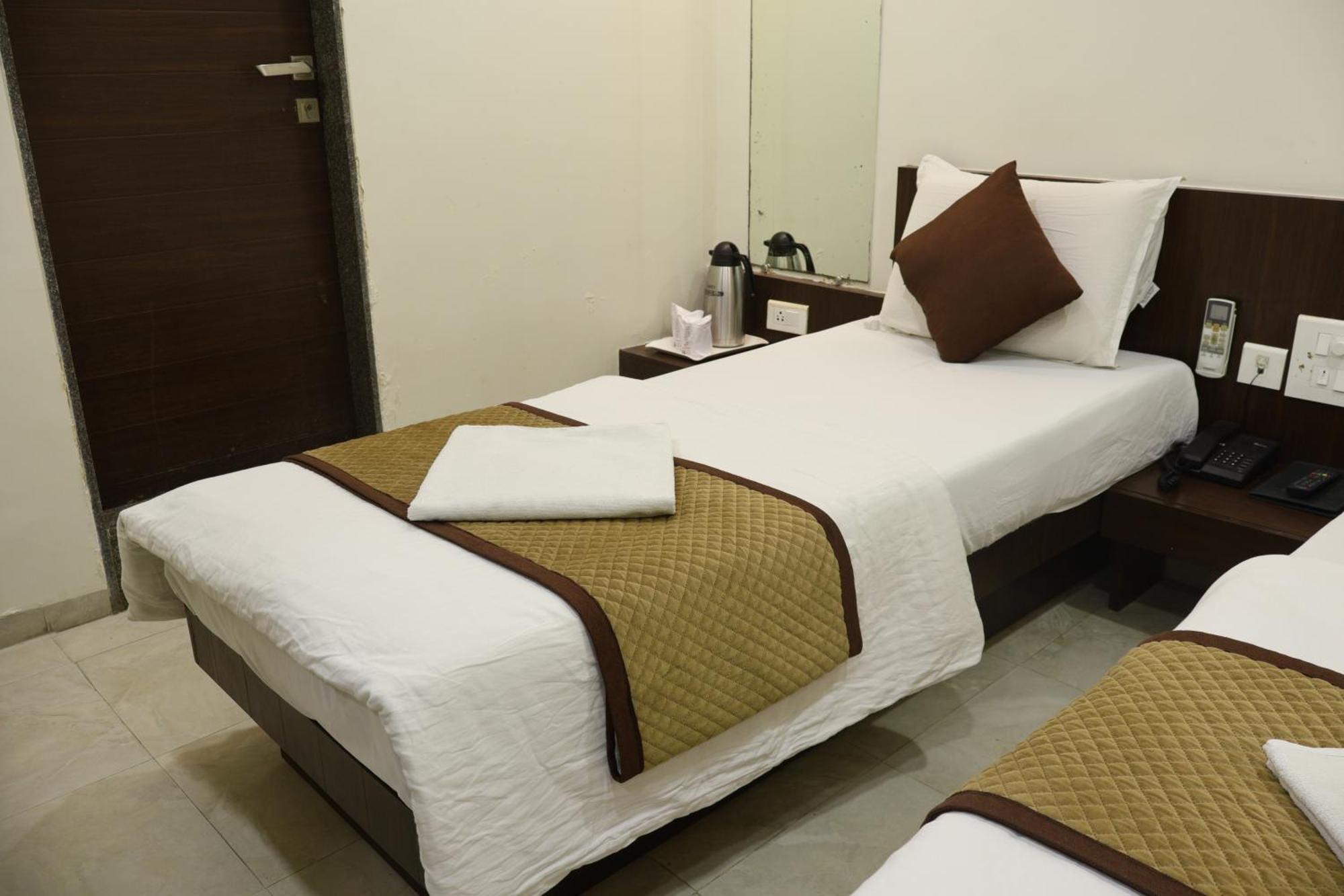אחמדאבאד Hotel Kabir מראה חיצוני תמונה