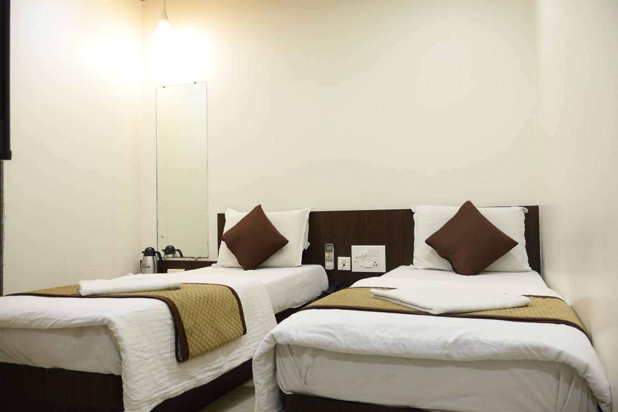 אחמדאבאד Hotel Kabir מראה חיצוני תמונה