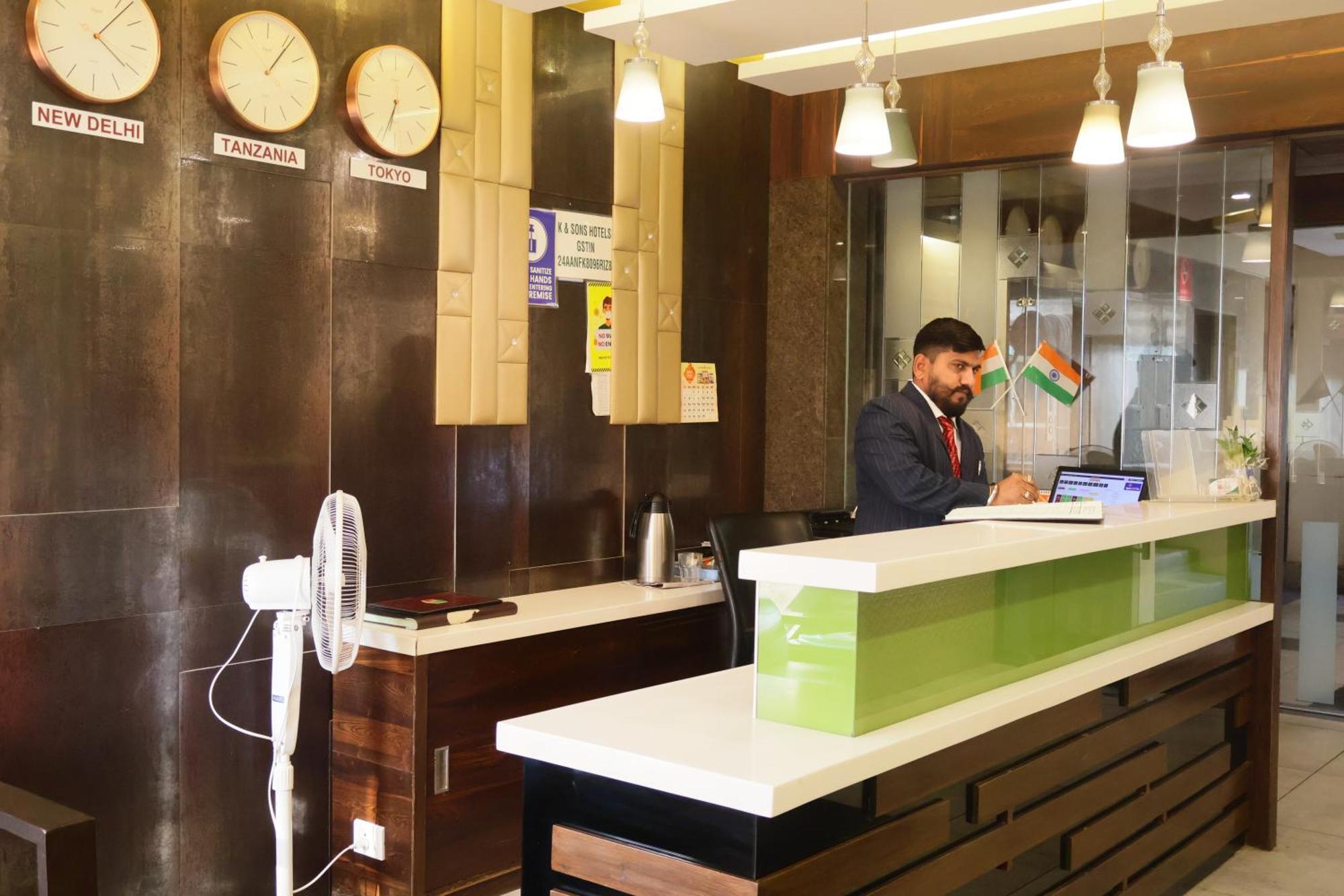 אחמדאבאד Hotel Kabir מראה חיצוני תמונה