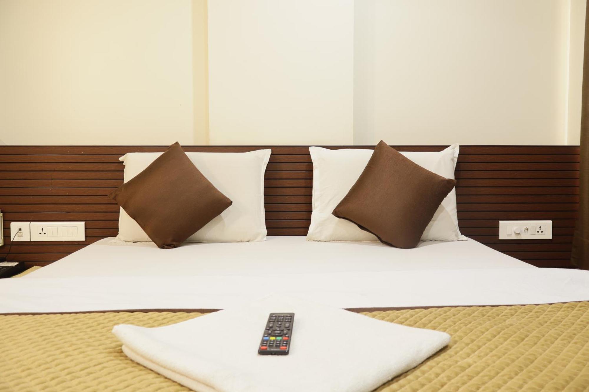אחמדאבאד Hotel Kabir מראה חיצוני תמונה