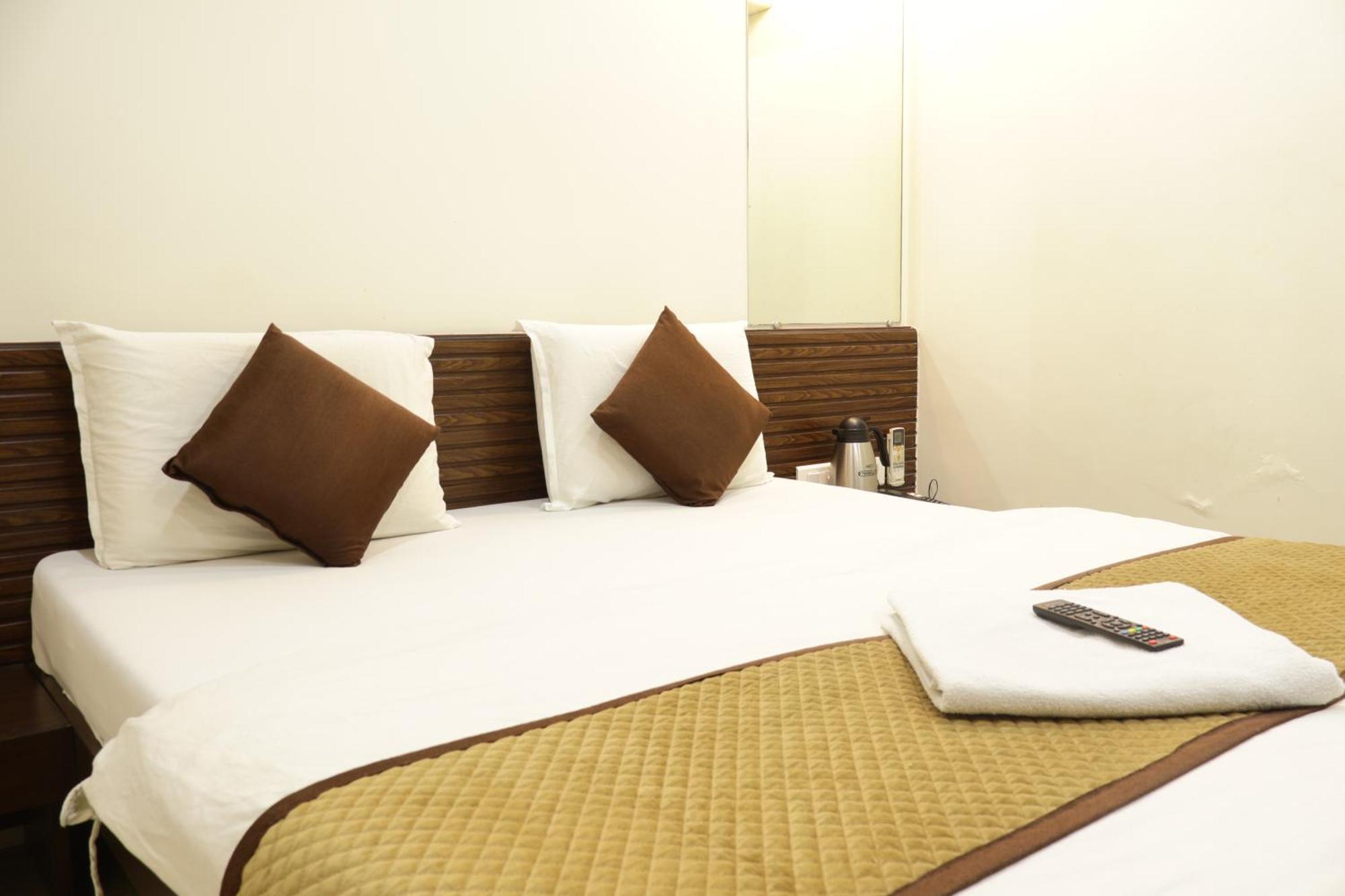 אחמדאבאד Hotel Kabir מראה חיצוני תמונה