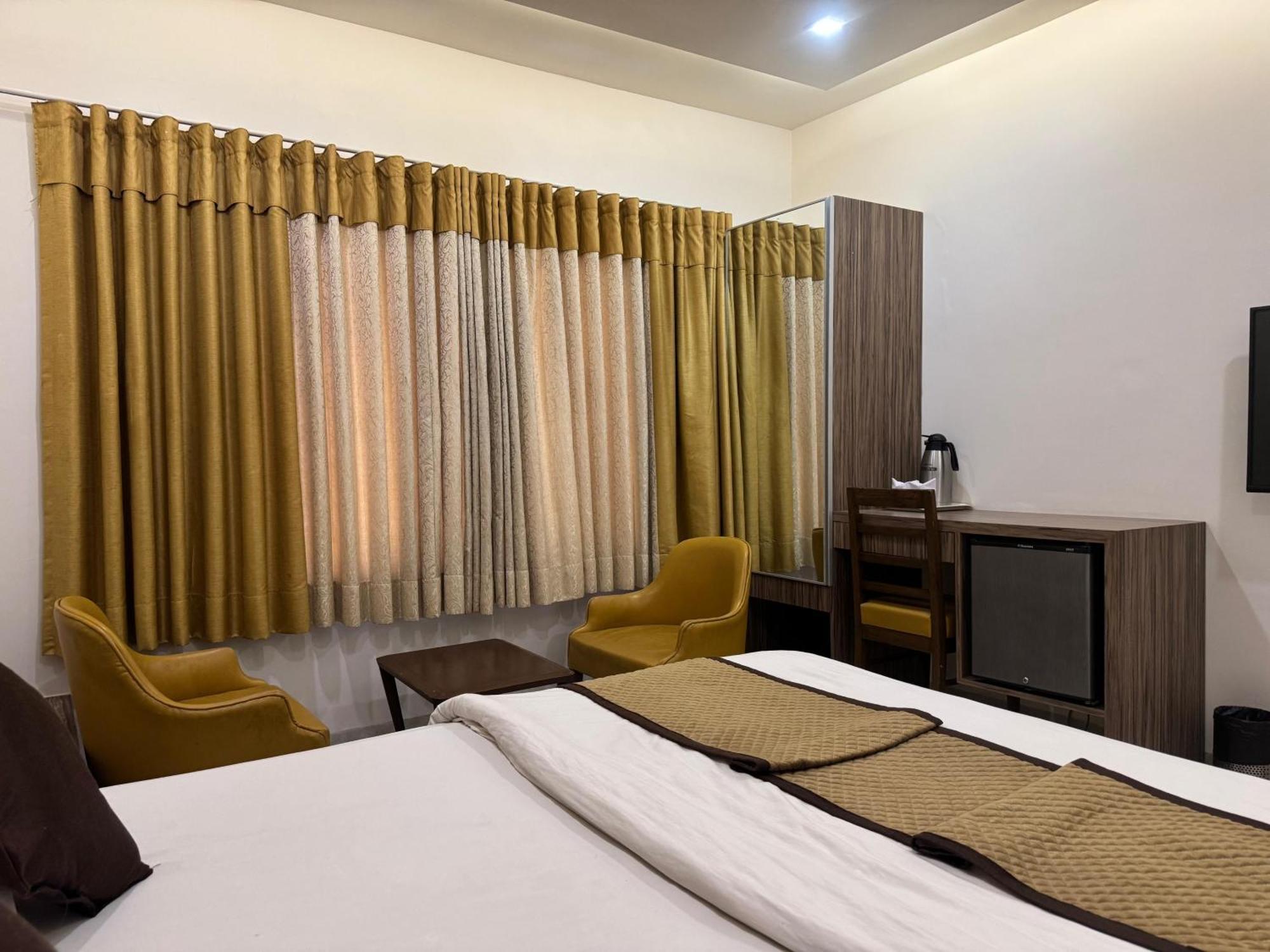 אחמדאבאד Hotel Kabir מראה חיצוני תמונה