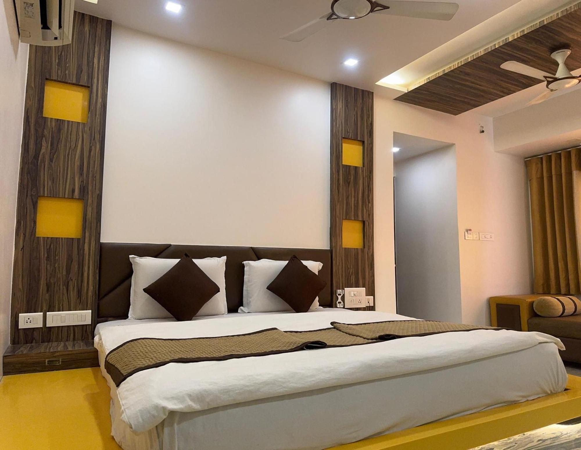 אחמדאבאד Hotel Kabir מראה חיצוני תמונה
