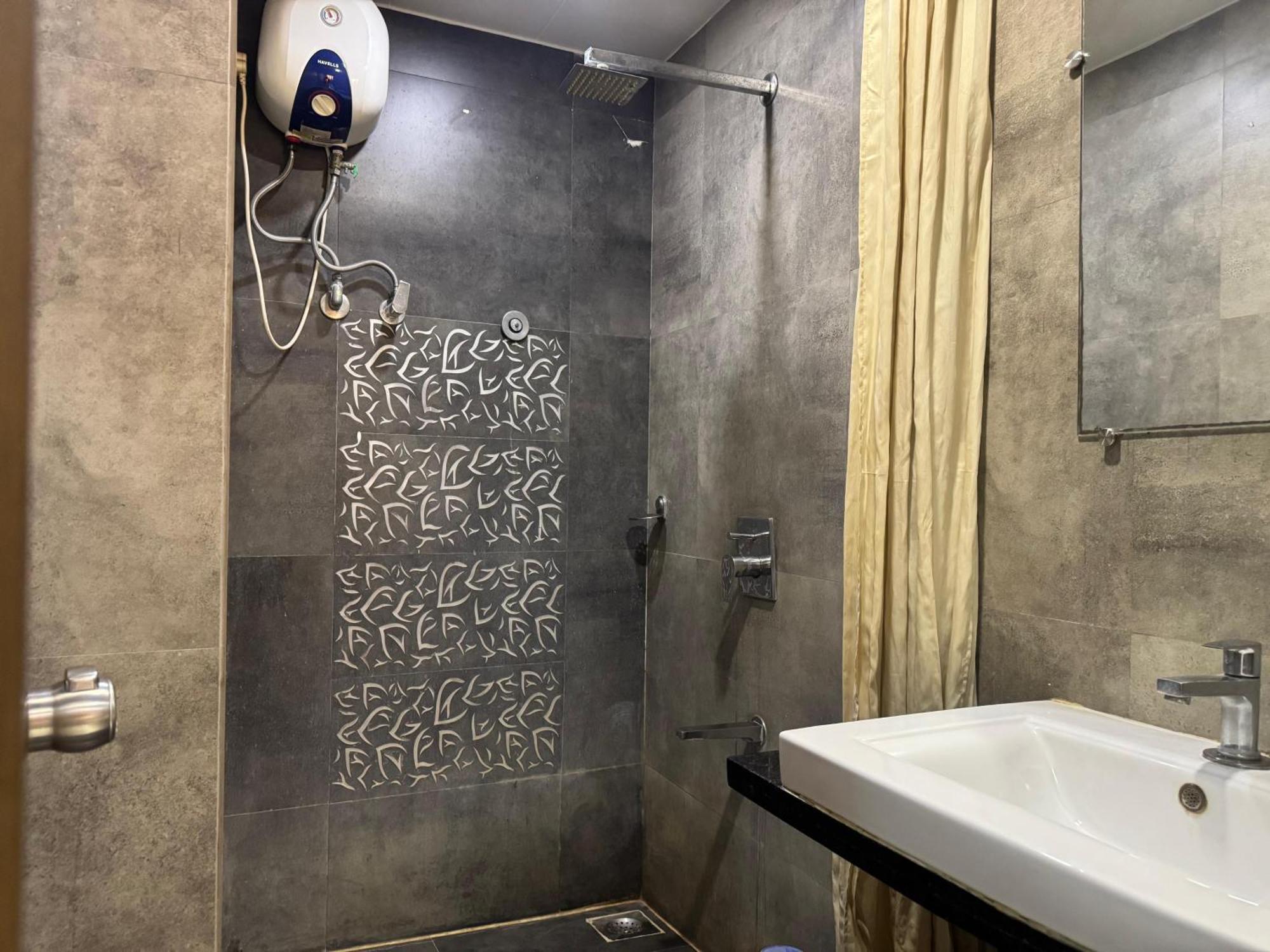 אחמדאבאד Hotel Kabir מראה חיצוני תמונה