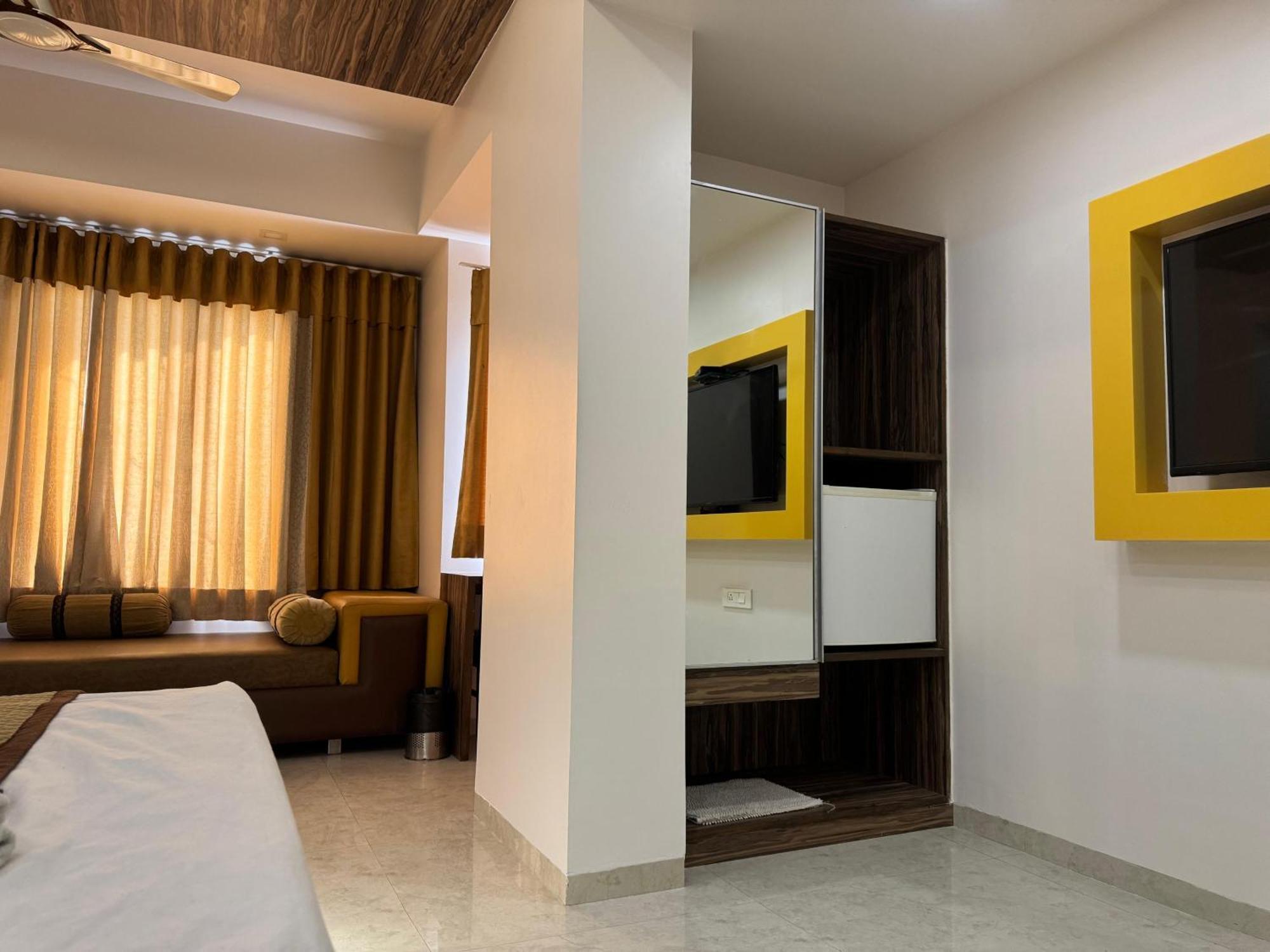 אחמדאבאד Hotel Kabir מראה חיצוני תמונה