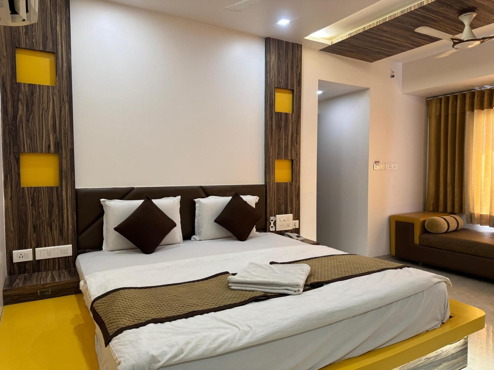 אחמדאבאד Hotel Kabir מראה חיצוני תמונה
