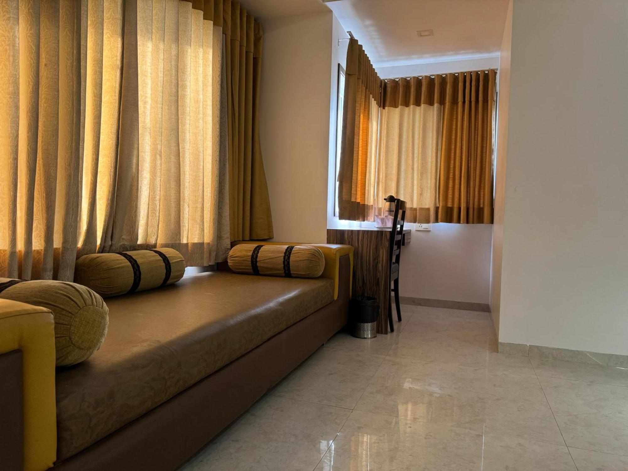 אחמדאבאד Hotel Kabir מראה חיצוני תמונה