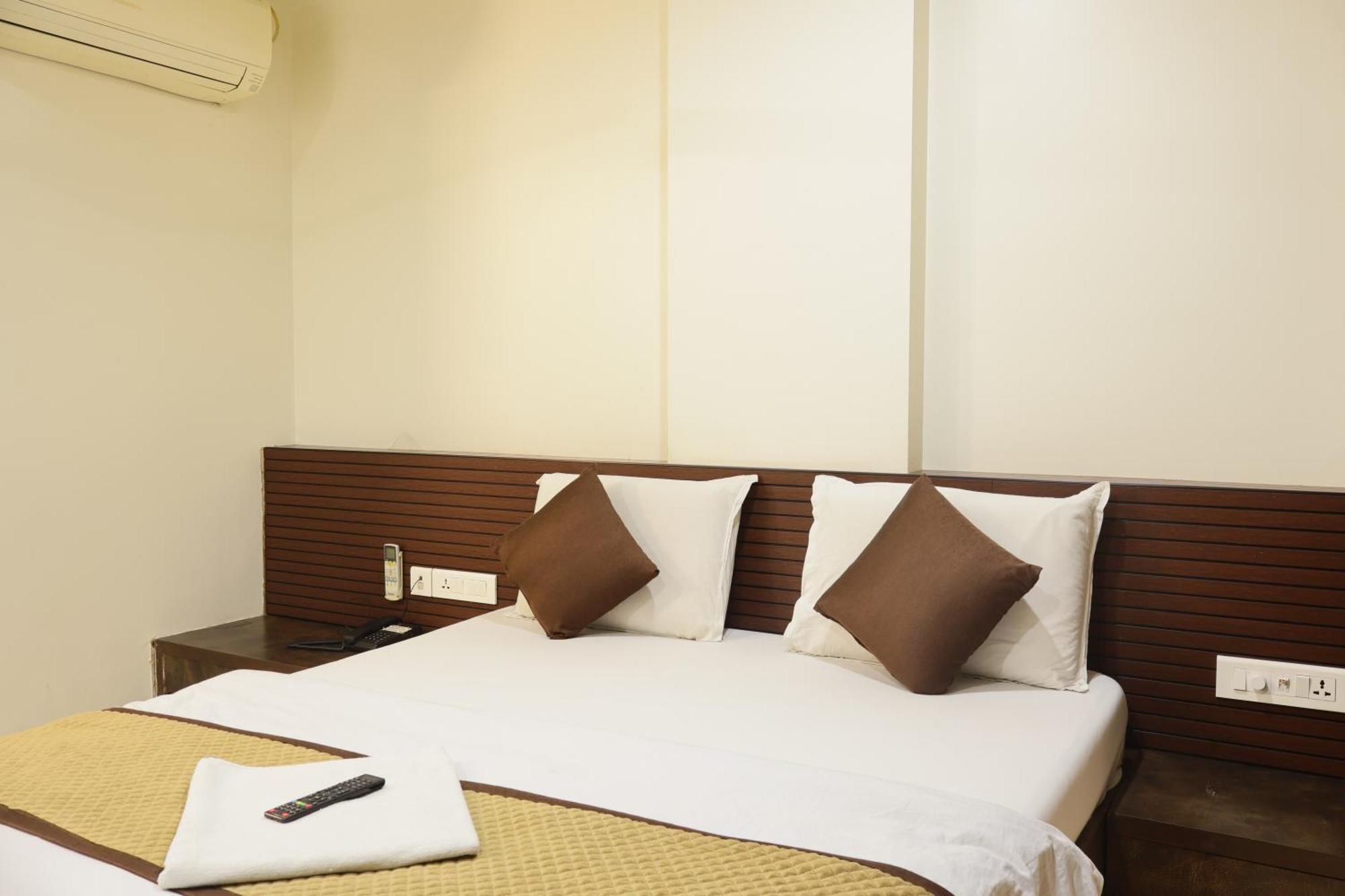 אחמדאבאד Hotel Kabir מראה חיצוני תמונה
