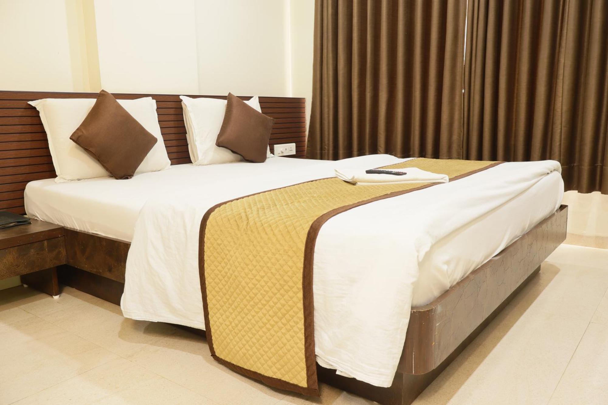 אחמדאבאד Hotel Kabir מראה חיצוני תמונה