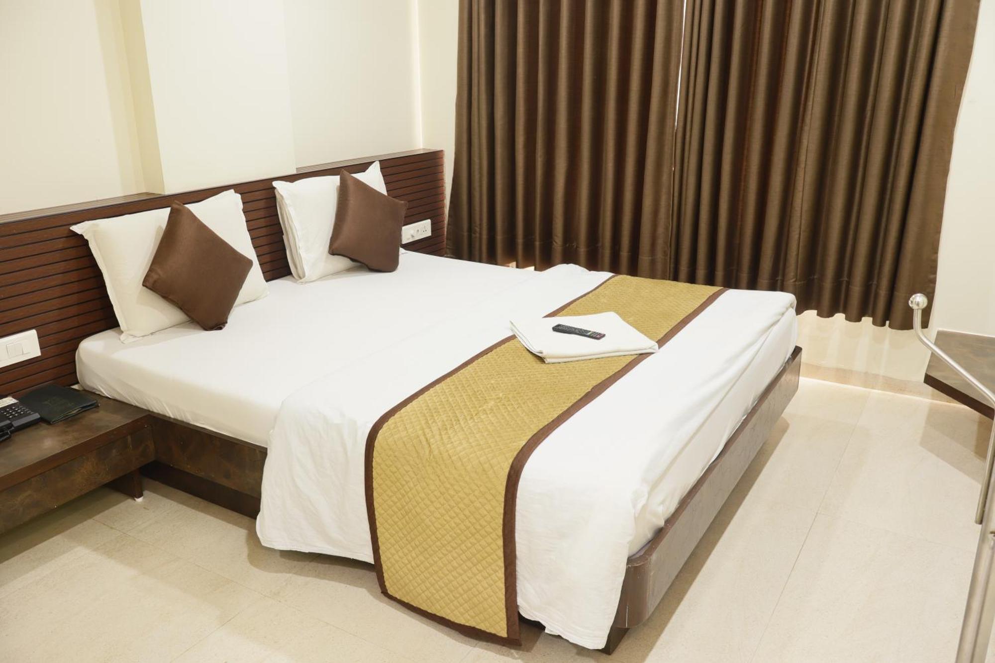 אחמדאבאד Hotel Kabir מראה חיצוני תמונה