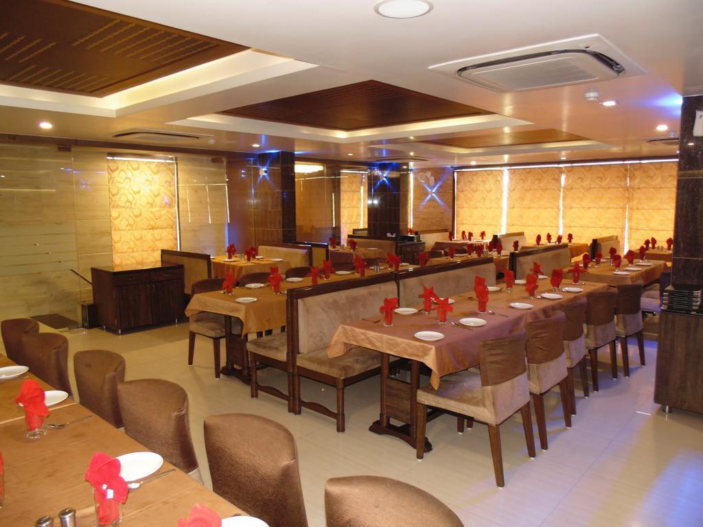 אחמדאבאד Hotel Kabir מראה חיצוני תמונה