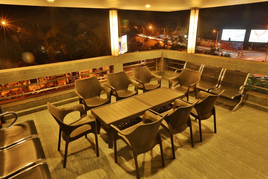 אחמדאבאד Hotel Kabir מראה חיצוני תמונה